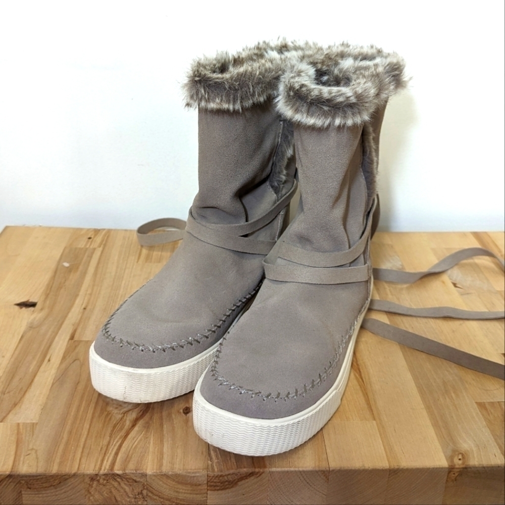 TOMS Vista Desert Taupe Suede Boots with Faux Fur and Ties 8